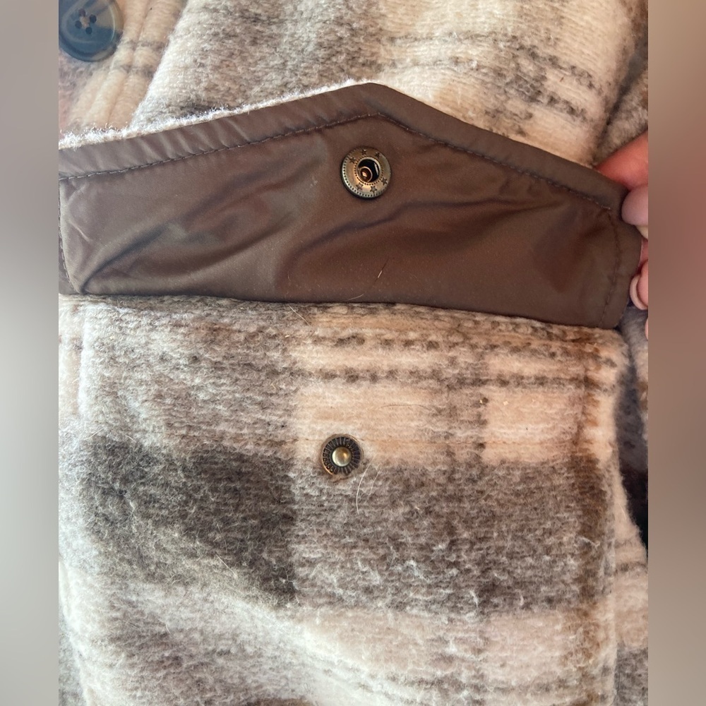 Universal Threads‎ Shacket - Picture 7 of 7